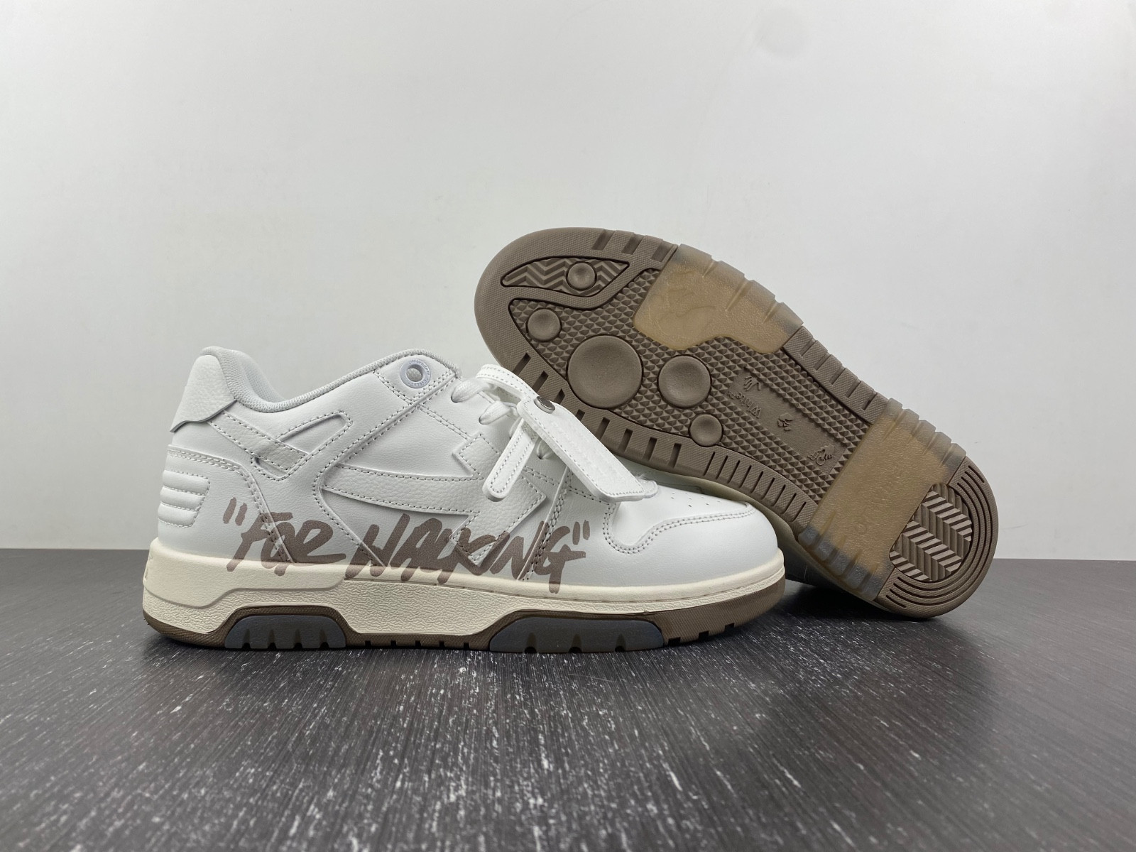 Off-White c/o Virgil Abloh