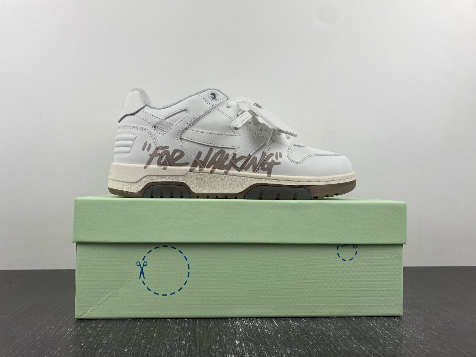 Off-White c/o Virgil Abloh