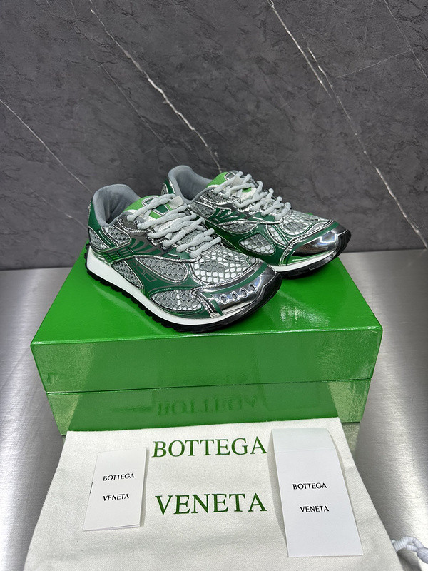 Bo*te*ga ve*ne*ta orbit silver parakeet