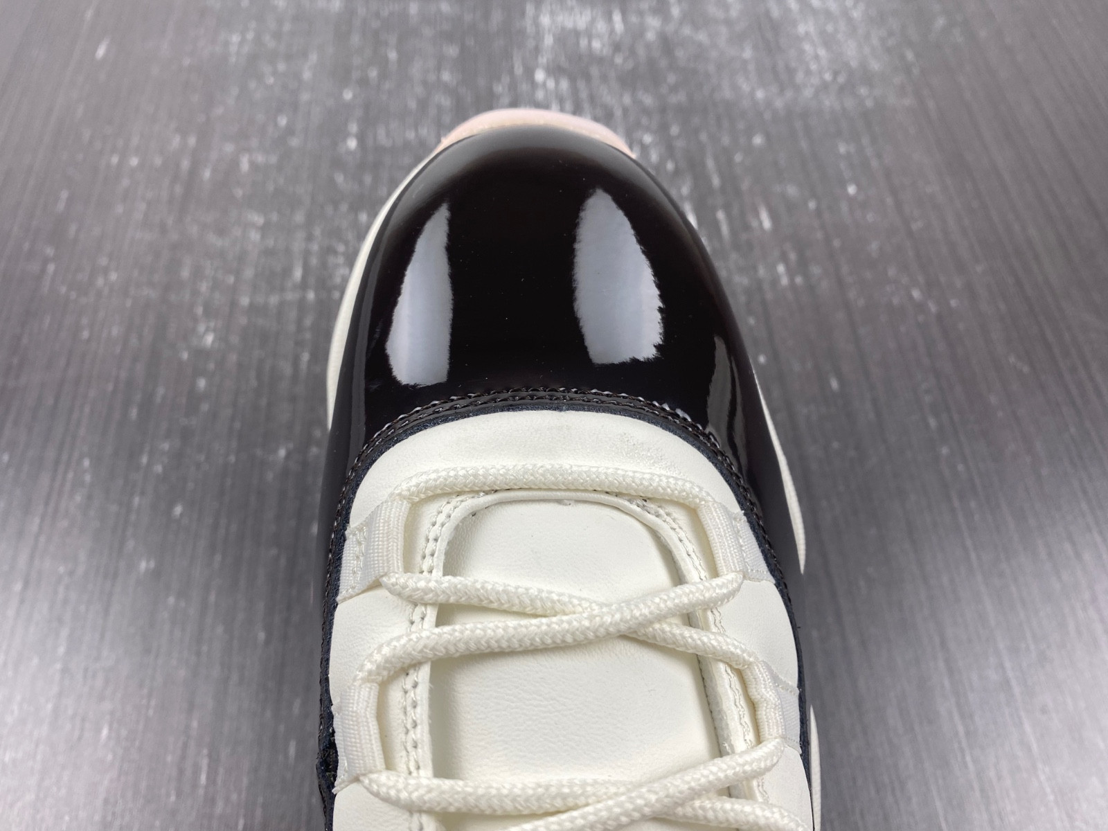 Air Jordan 11 WMNS "Neapolitan" AR0715-101