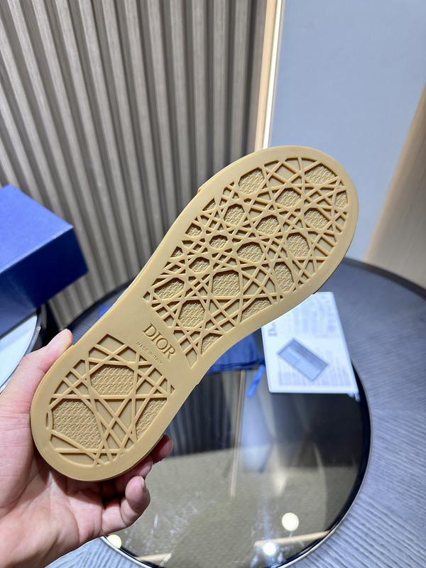 DR B33 SNEAKER
