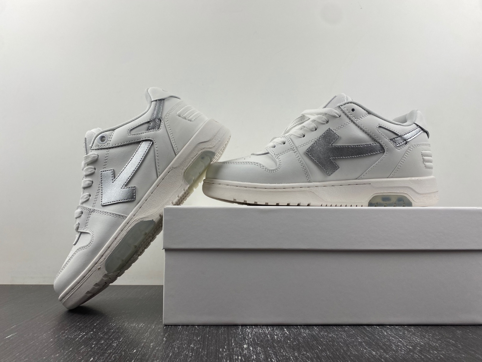 Off-White c/o Virgil Abloh
