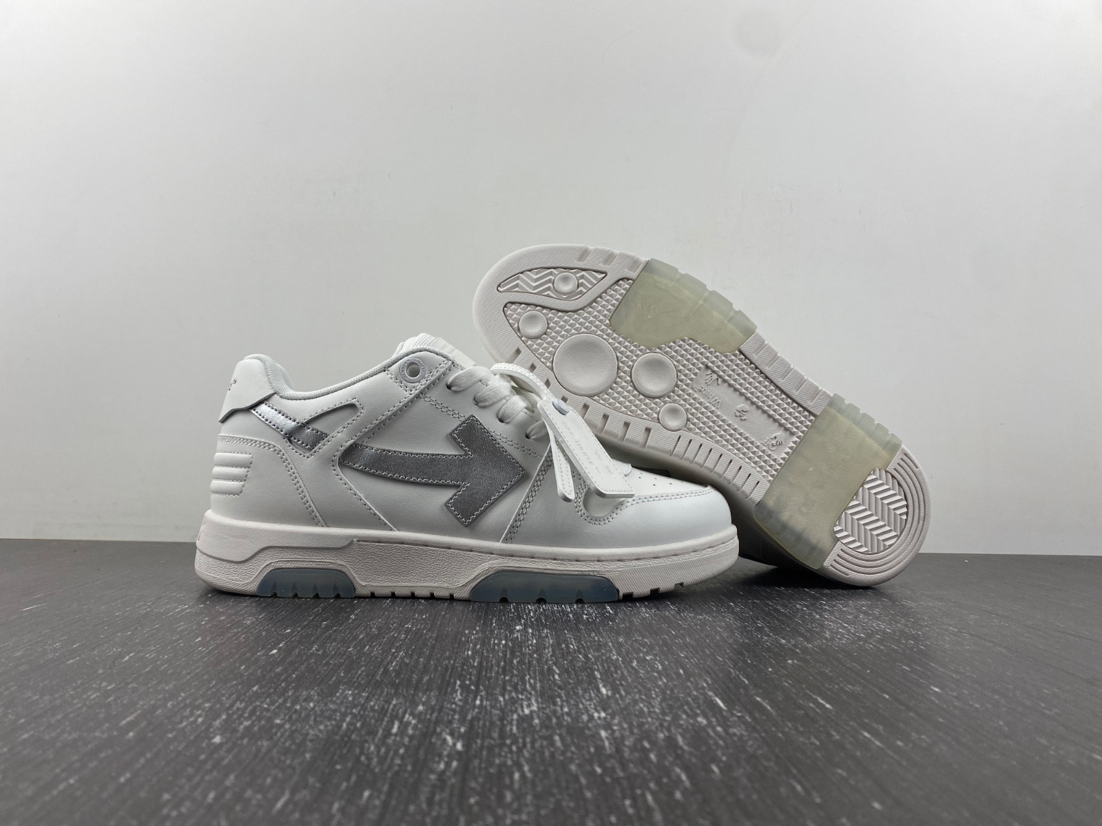 Off-White c/o Virgil Abloh