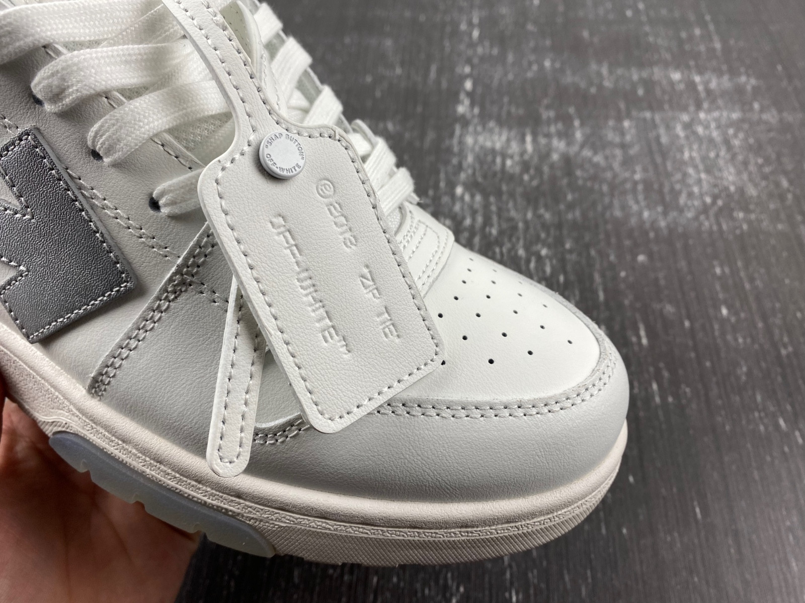 Off-White c/o Virgil Abloh