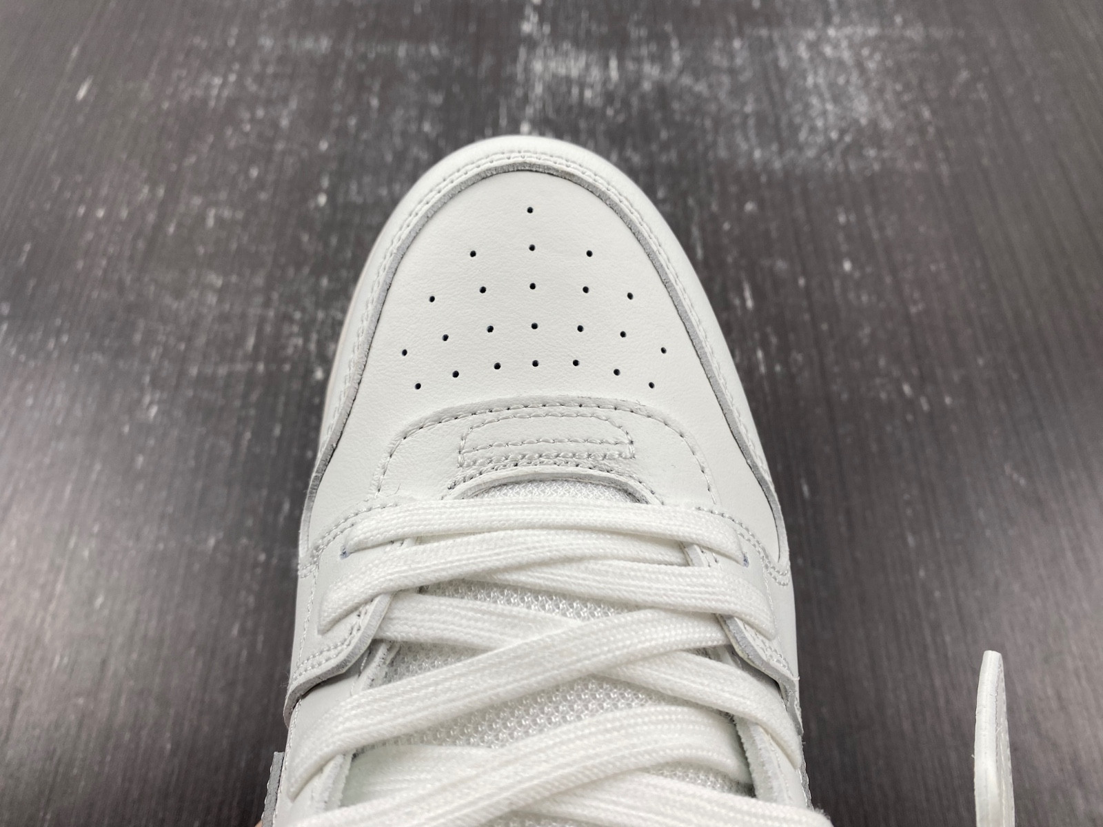 Off-White c/o Virgil Abloh
