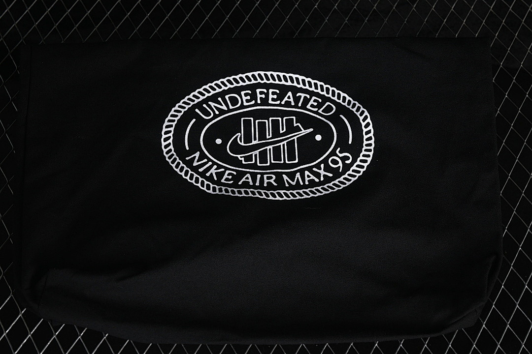 Undefeated x Nike Geo Pack Adds Soccer-Themed Blue Air Max 95 Exclusive to Birmingham IB4523-001