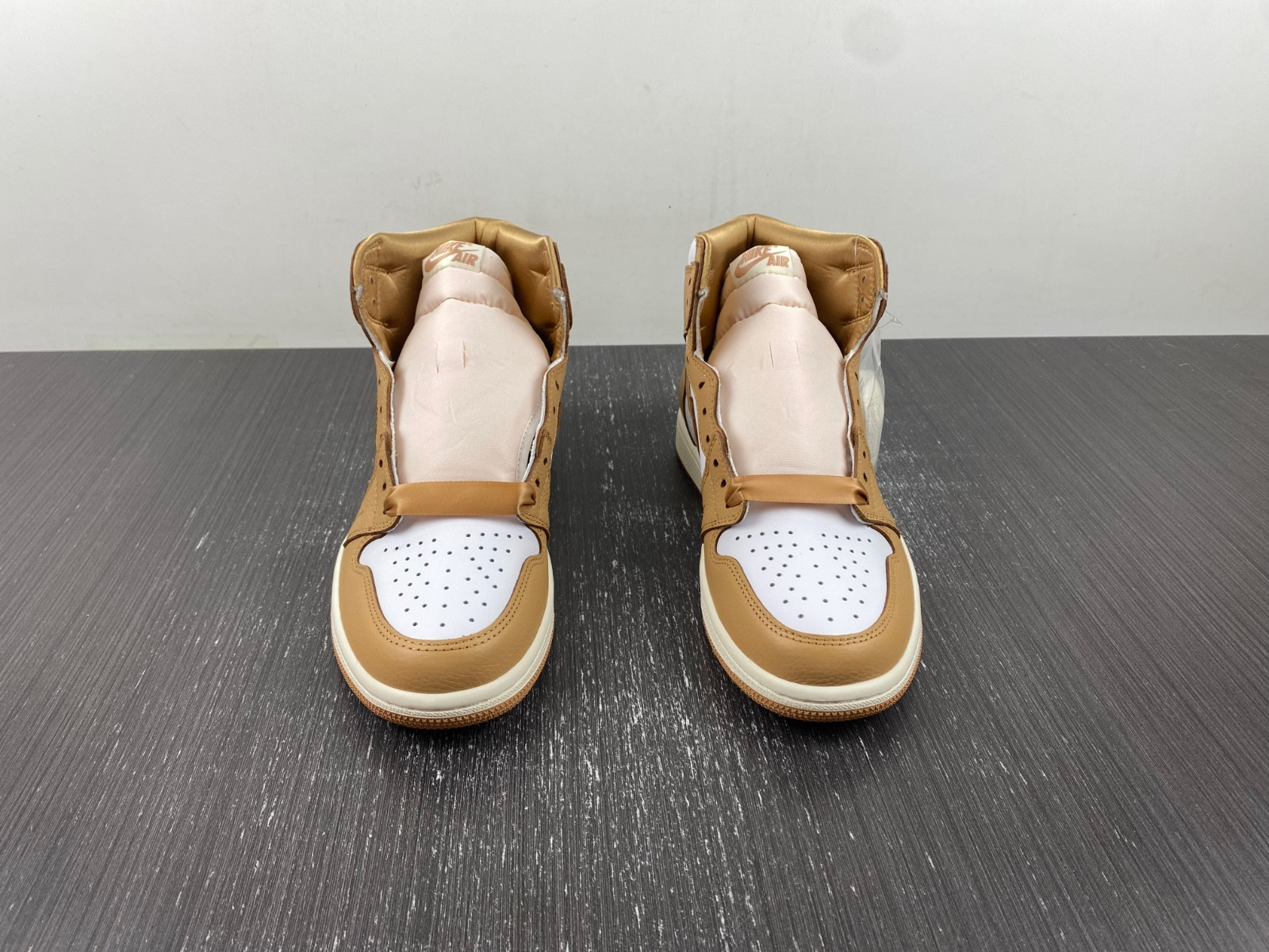 Air Jordan 1 Retro High OG "Praline" FN6622-201