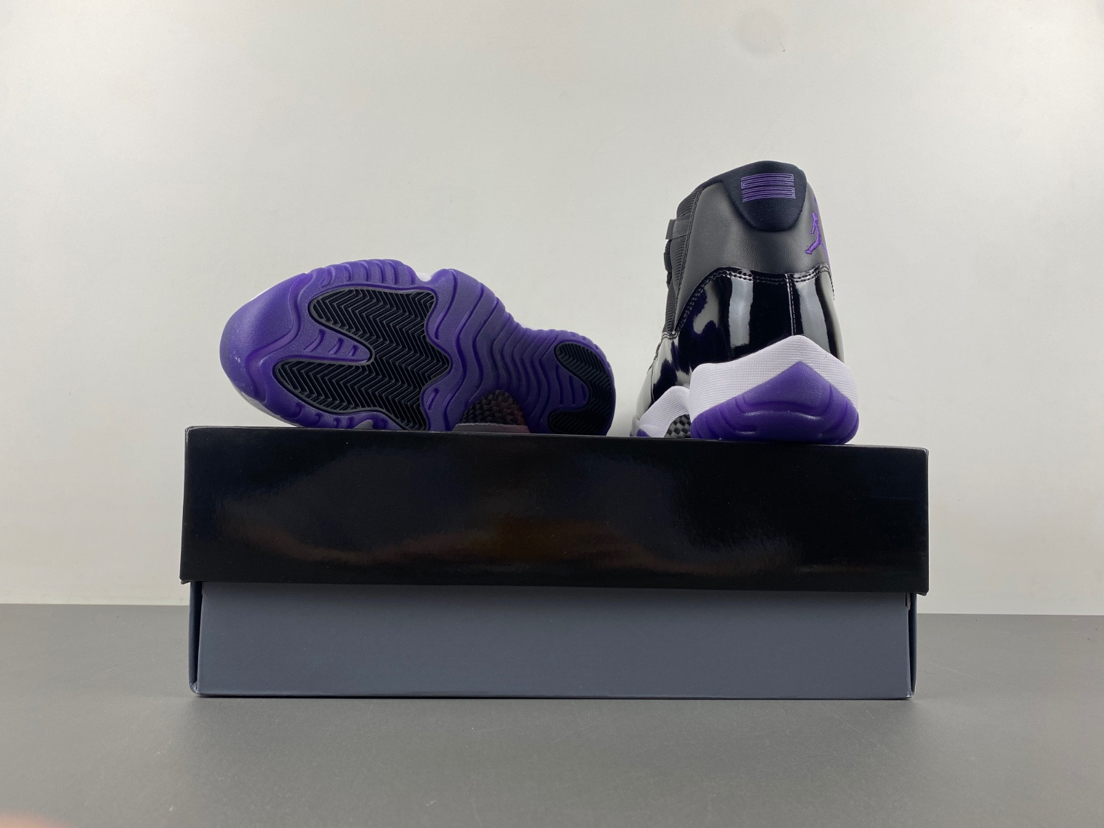 AIR JORDAN 11 RETRO WHITE/BLACK/PURPLE CT8812-999