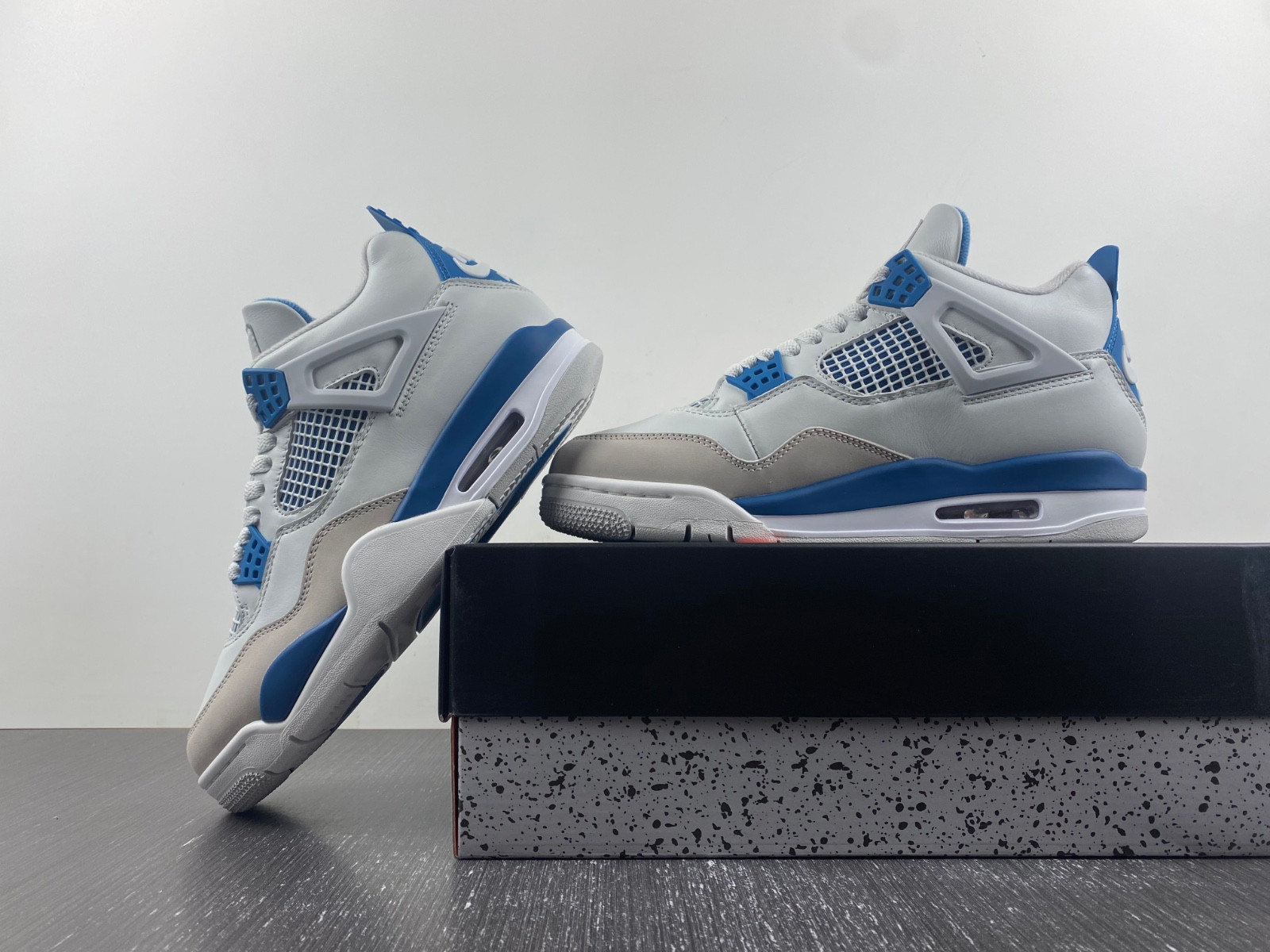 Air Jordan 4 Retro