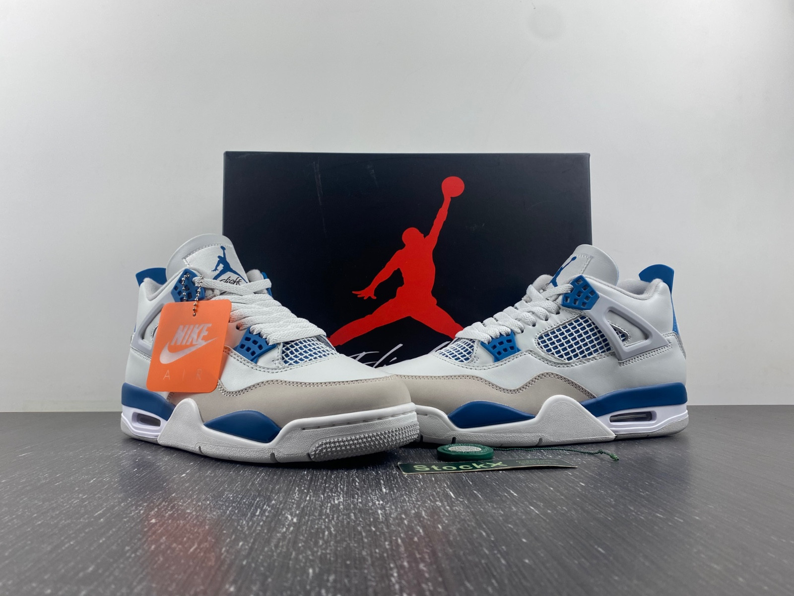 Air Jordan 4 Retro
