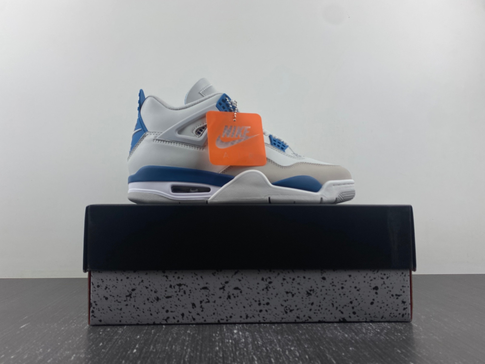 Air Jordan 4 Retro