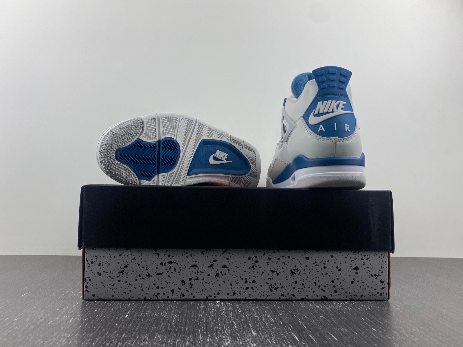 Air Jordan 4 Retro