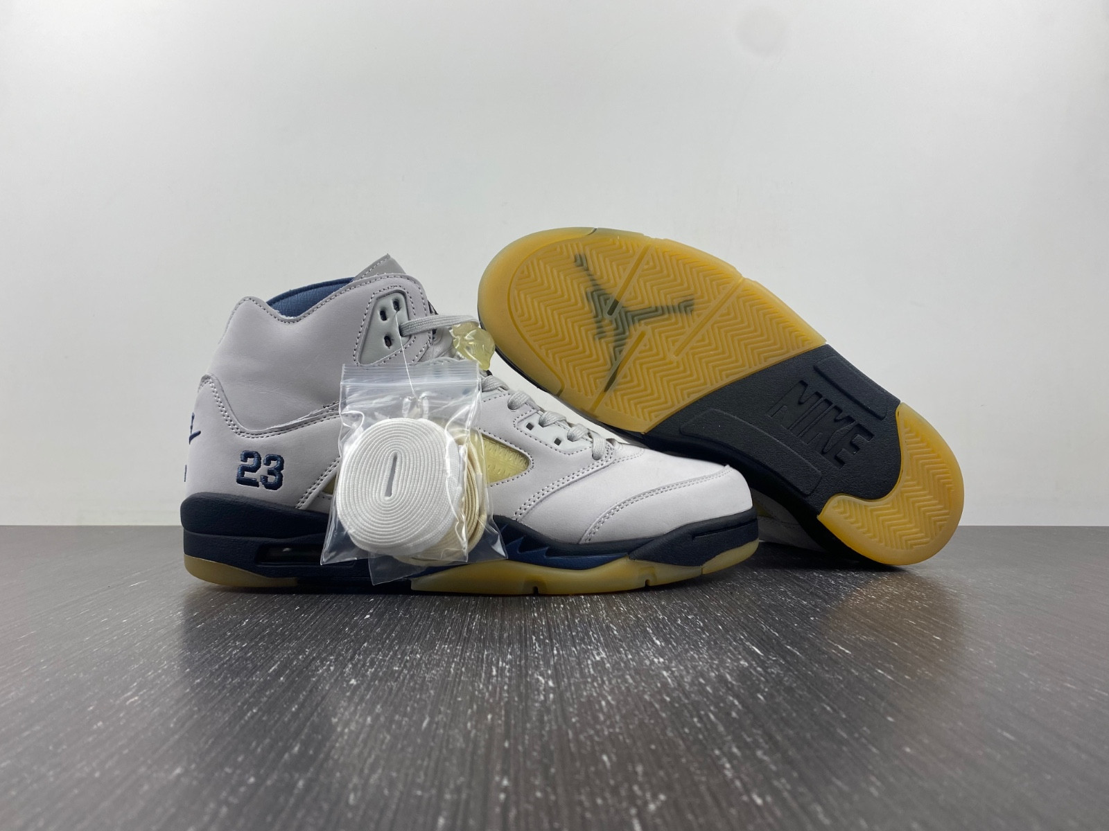 A Ma Maniére Air Jordan 5 Diffused Blue FZ5758-004