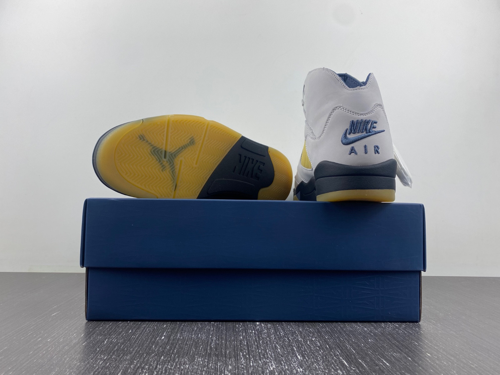 A Ma Maniére Air Jordan 5 Diffused Blue FZ5758-004