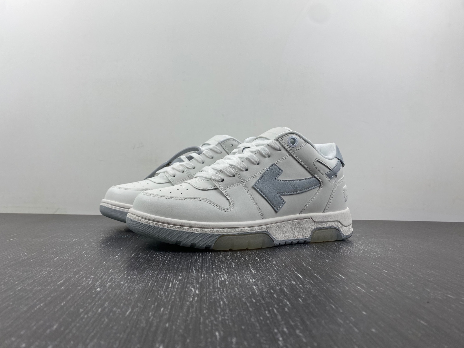 Off-White c/o Virgil Abloh