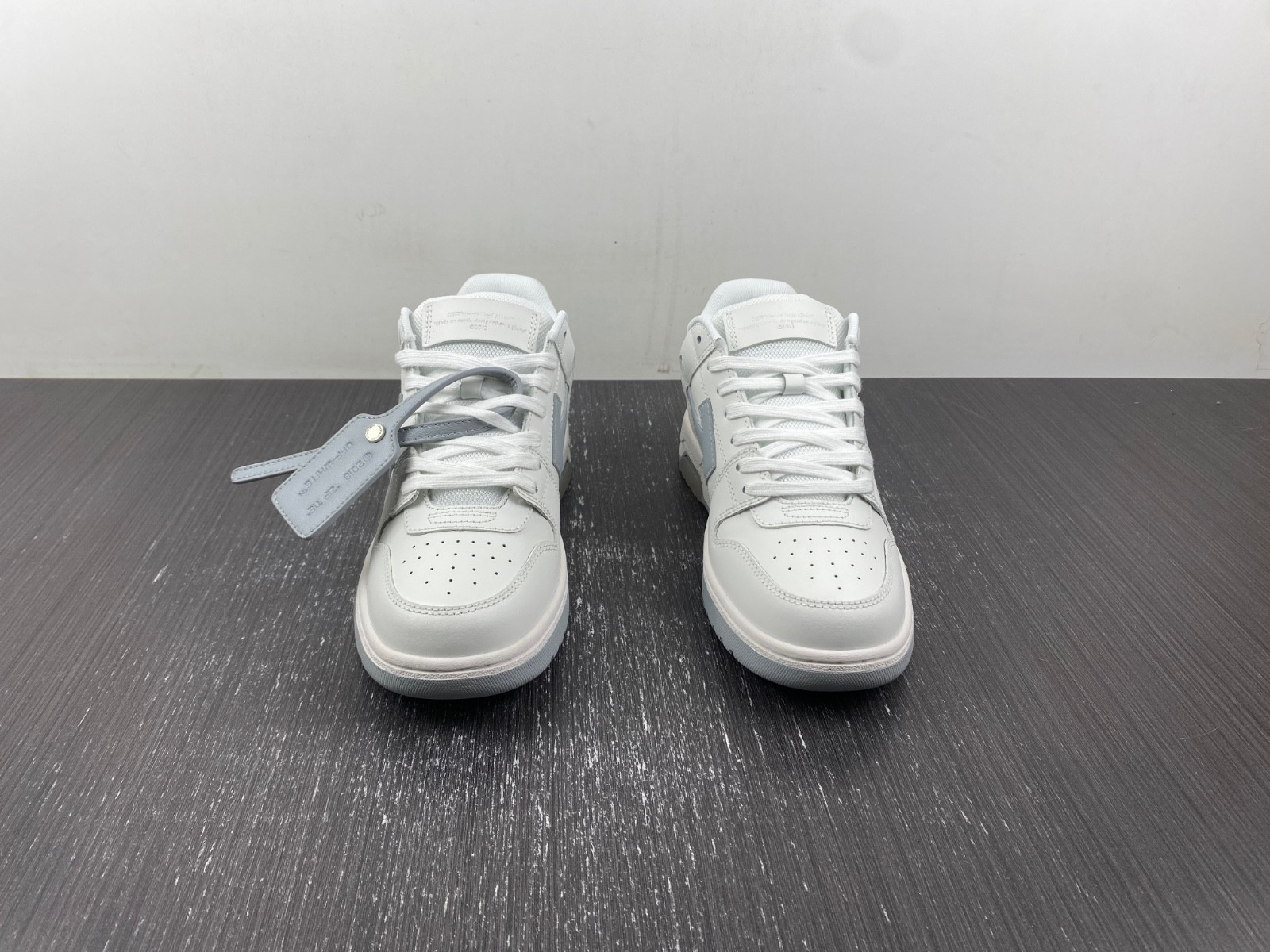 Off-White c/o Virgil Abloh