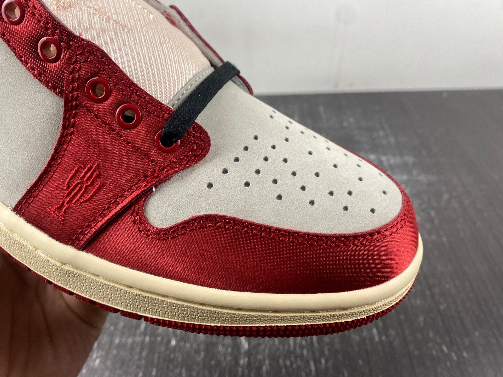 Jordan 1 Retro Low OG Trophy Room Away FN0432-100