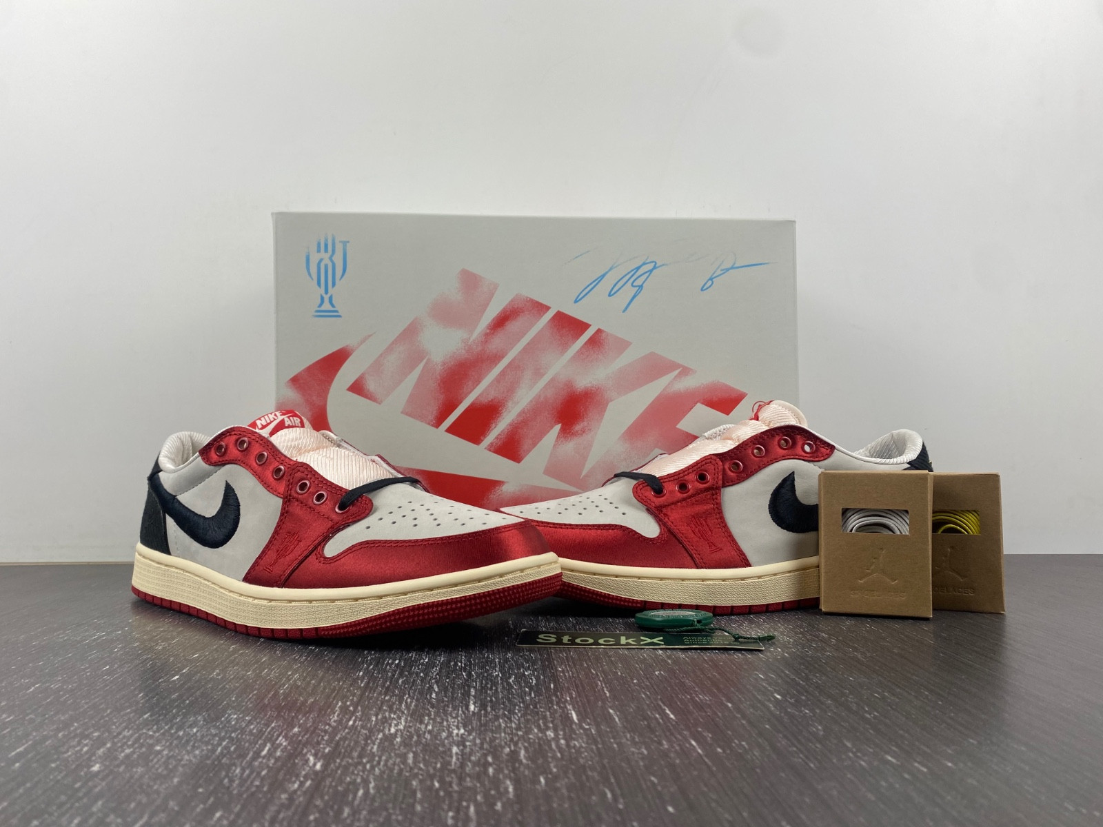 Jordan 1 Retro Low OG Trophy Room Away FN0432-100