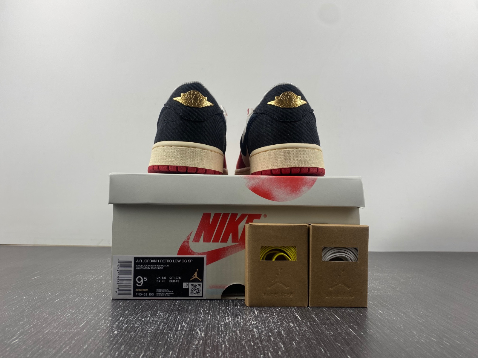 Jordan 1 Retro Low OG Trophy Room Away FN0432-100
