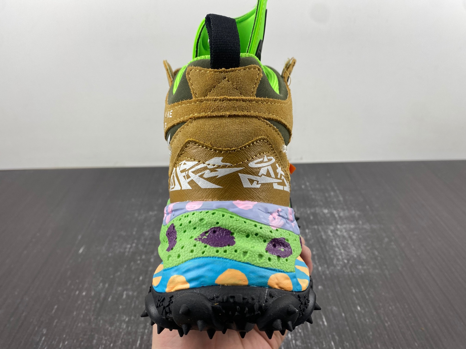 Off-White c/o Virgil Abloh