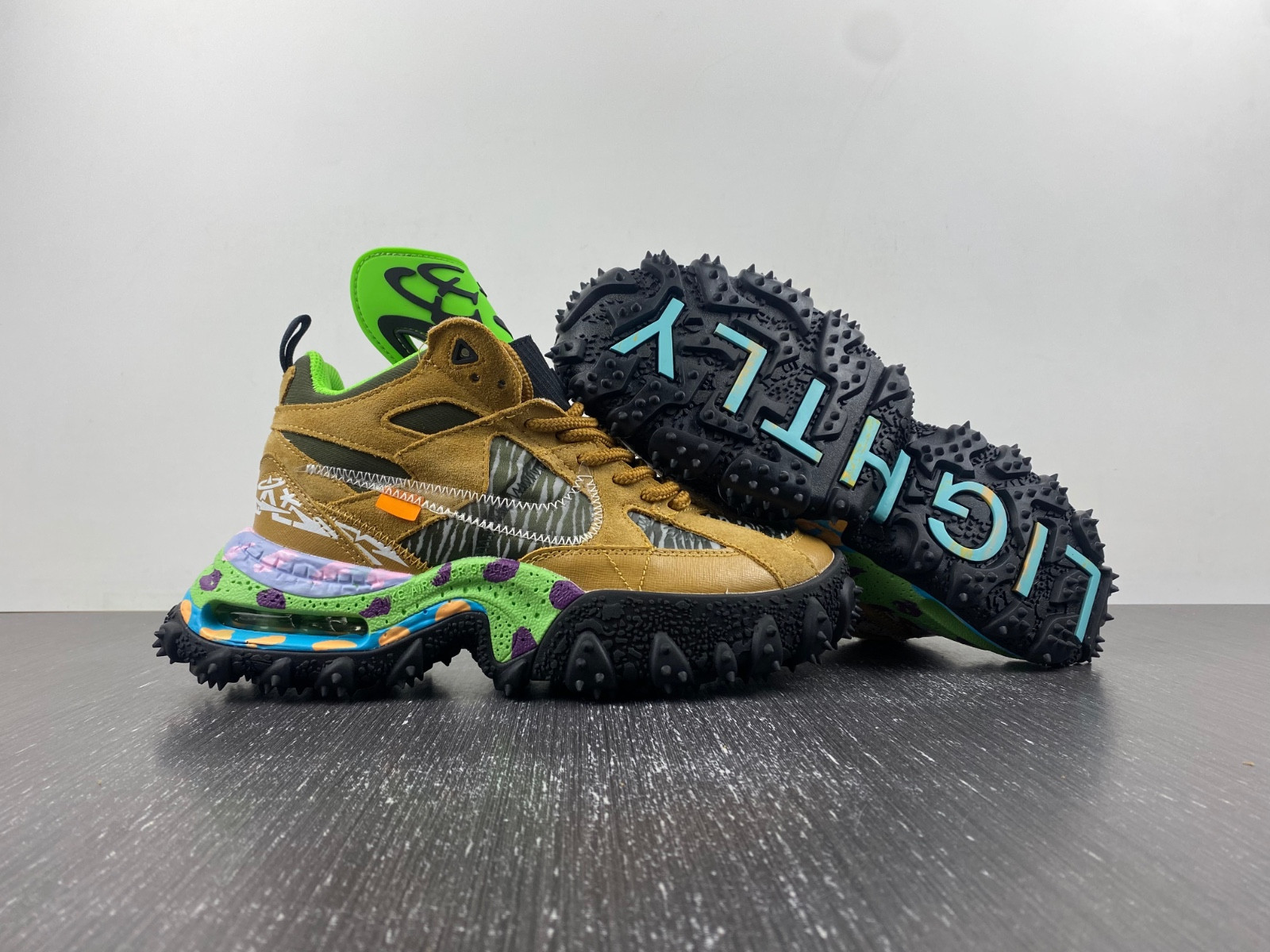 Off-White c/o Virgil Abloh