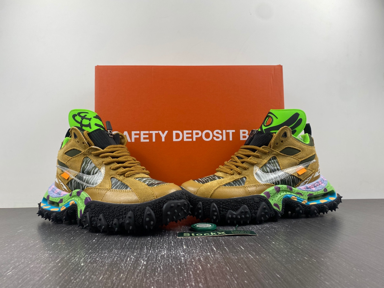 Off-White c/o Virgil Abloh