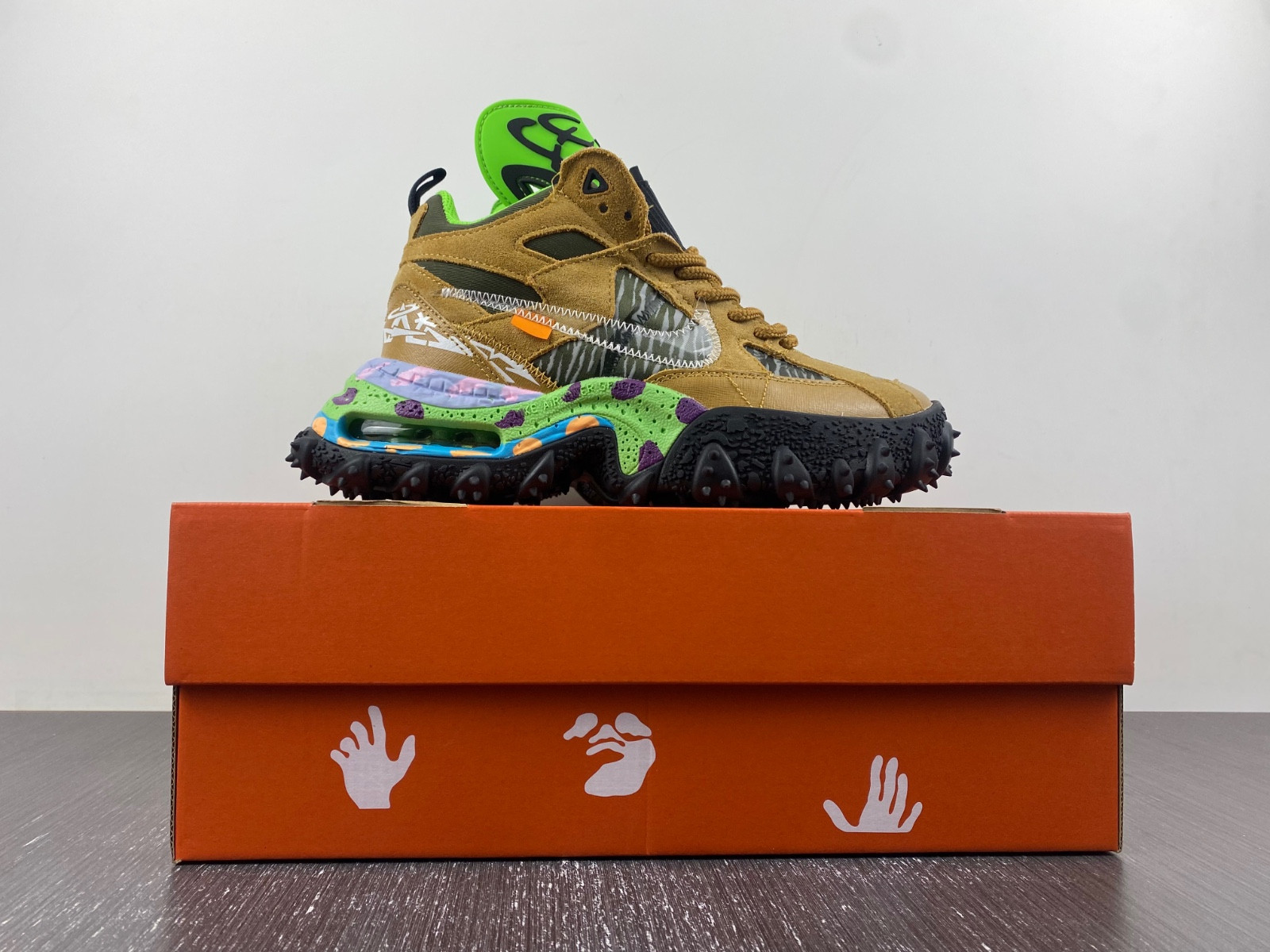 Off-White c/o Virgil Abloh