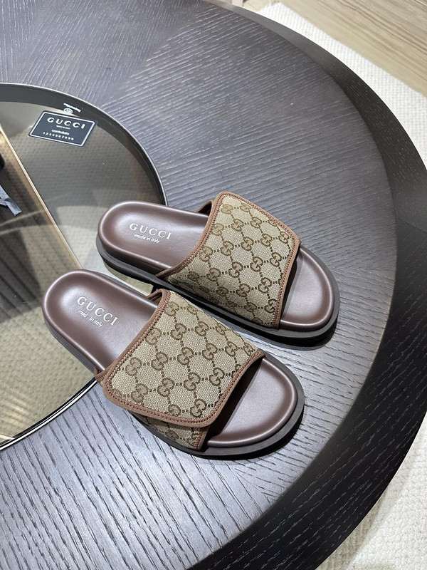 GUC LEATHER SLIDE