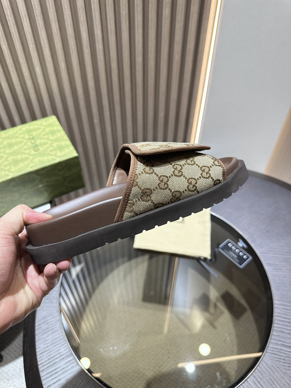 GUC LEATHER SLIDE