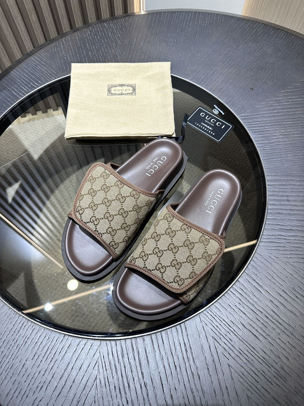 GUC LEATHER SLIDE