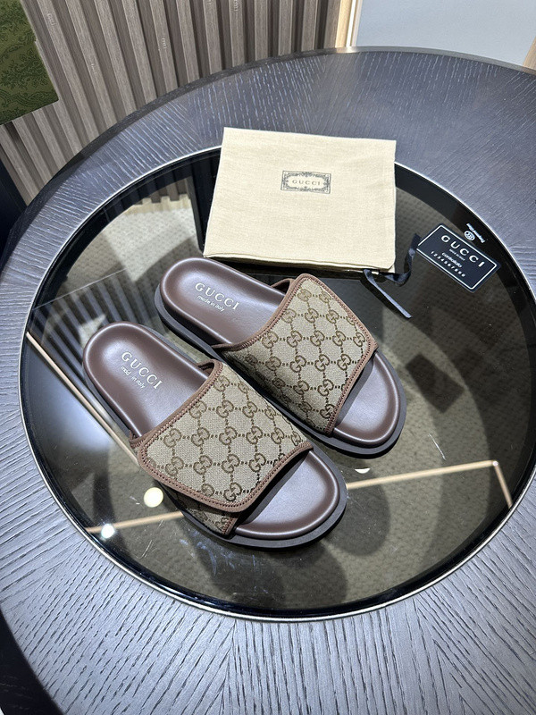 GUC LEATHER SLIDE