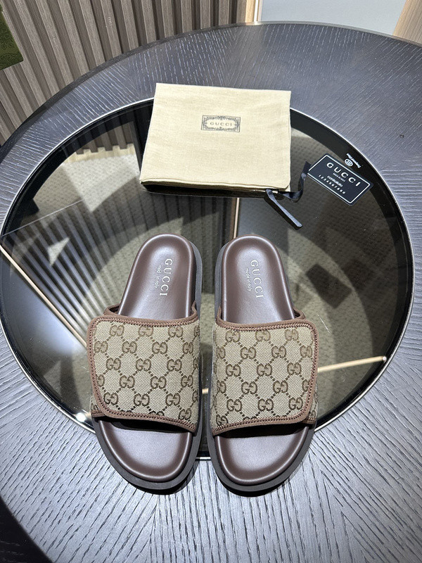 GUC LEATHER SLIDE