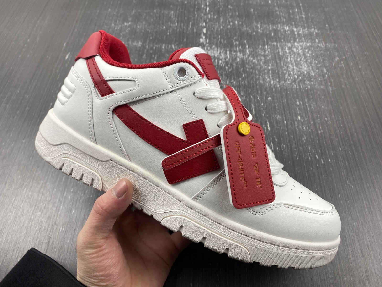 Off-White c/o Virgil Abloh