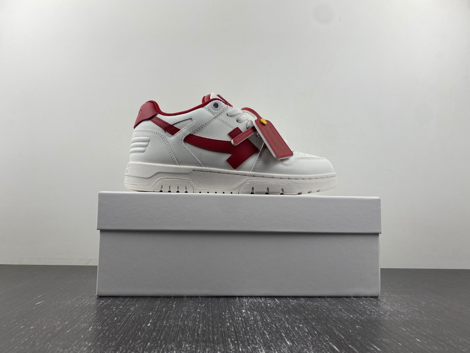 Off-White c/o Virgil Abloh