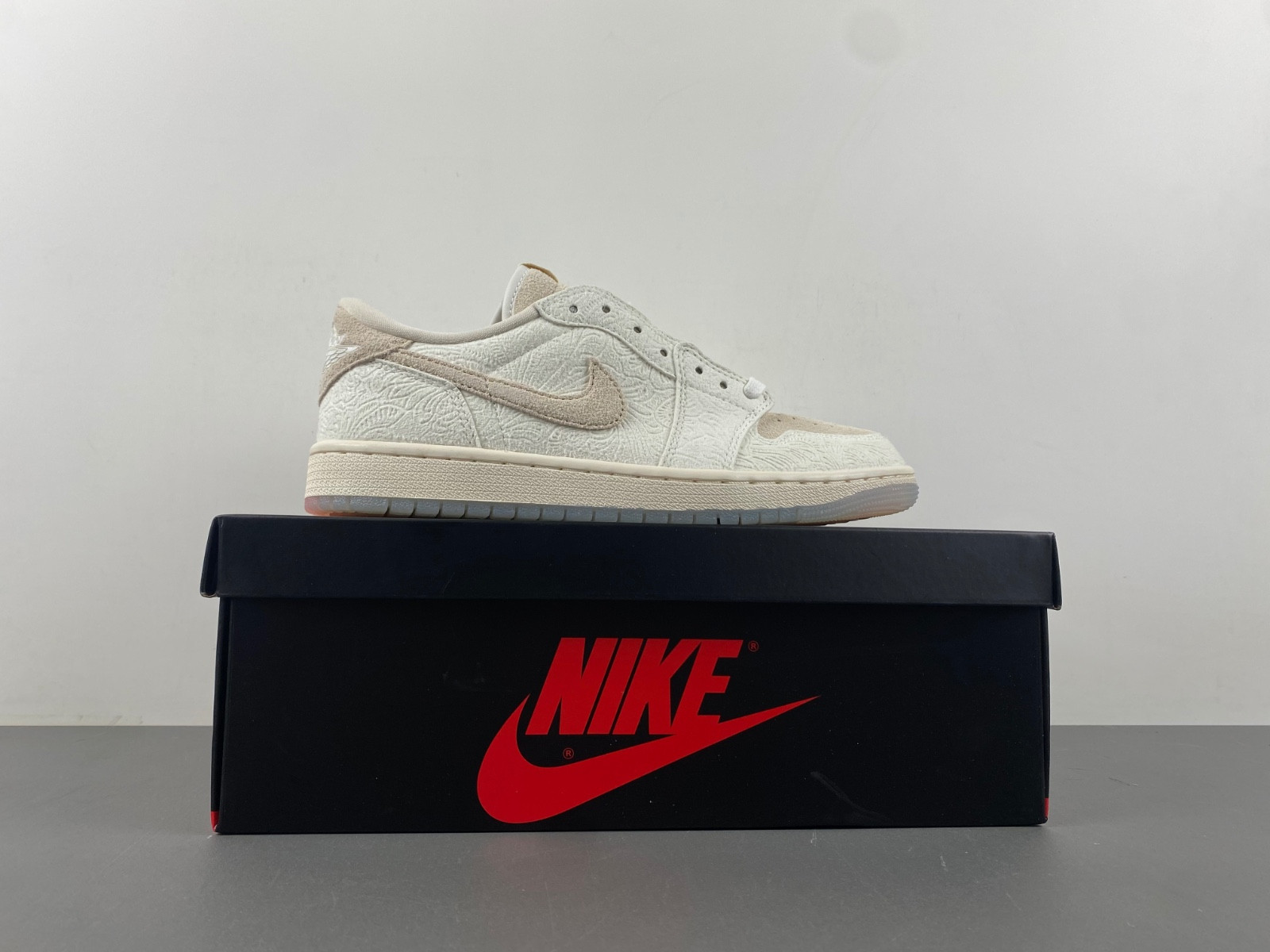 Chris Paul Air Jordan 1 Low OG FZ0455-200