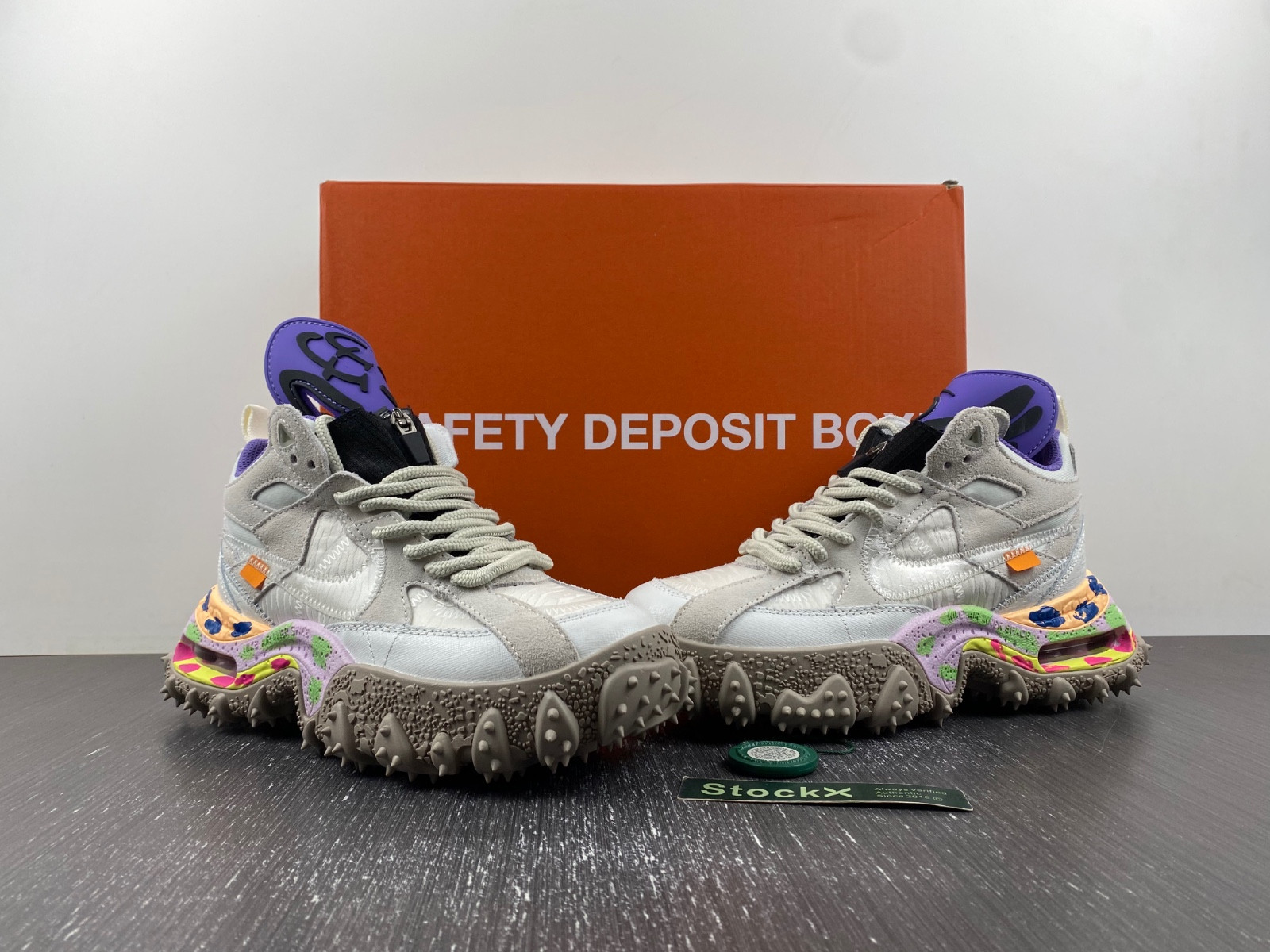 Off-White c/o Virgil Abloh