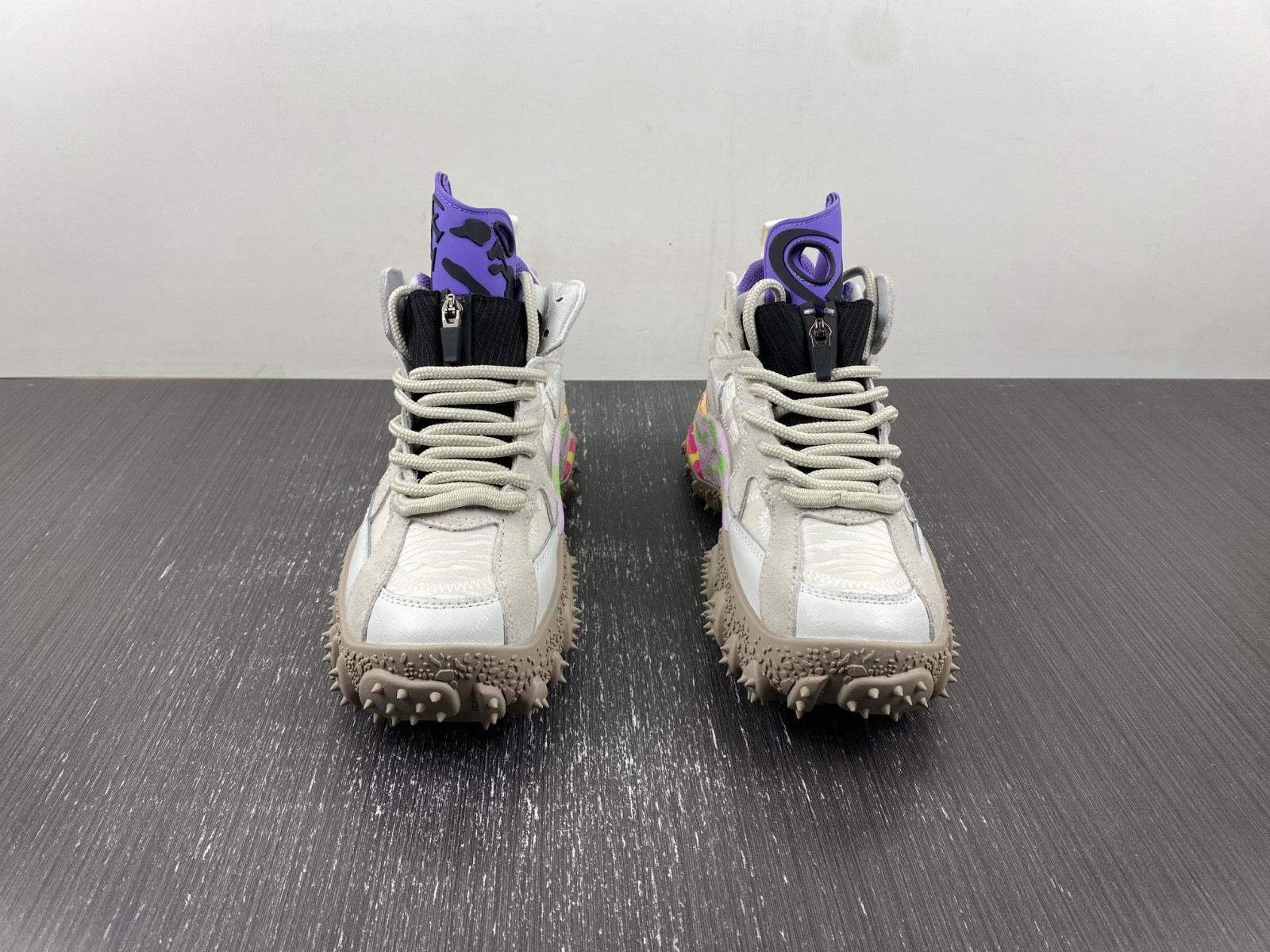 Off-White c/o Virgil Abloh