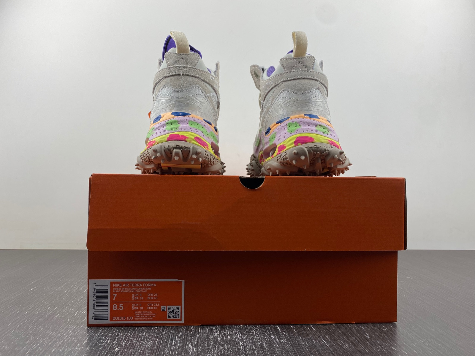 Off-White c/o Virgil Abloh