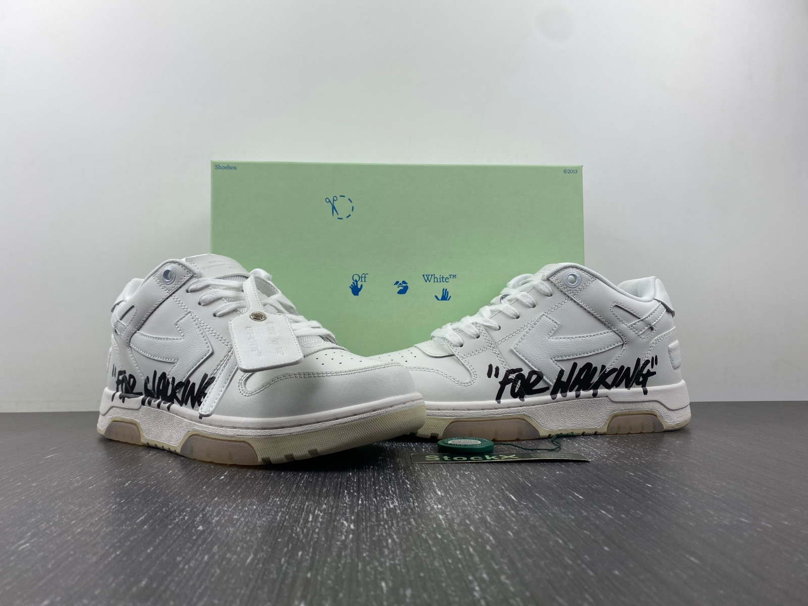 Off-White c/o Virgil Abloh