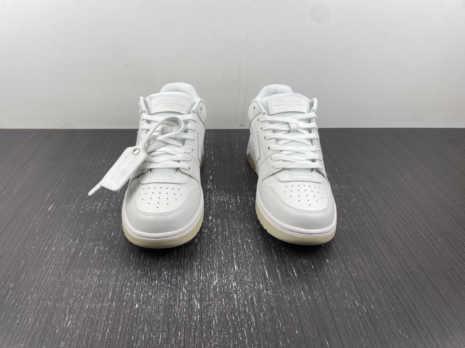 Off-White c/o Virgil Abloh