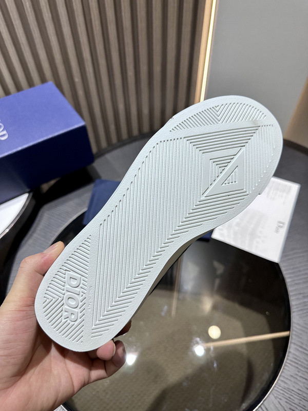DR B33 SNEAKER