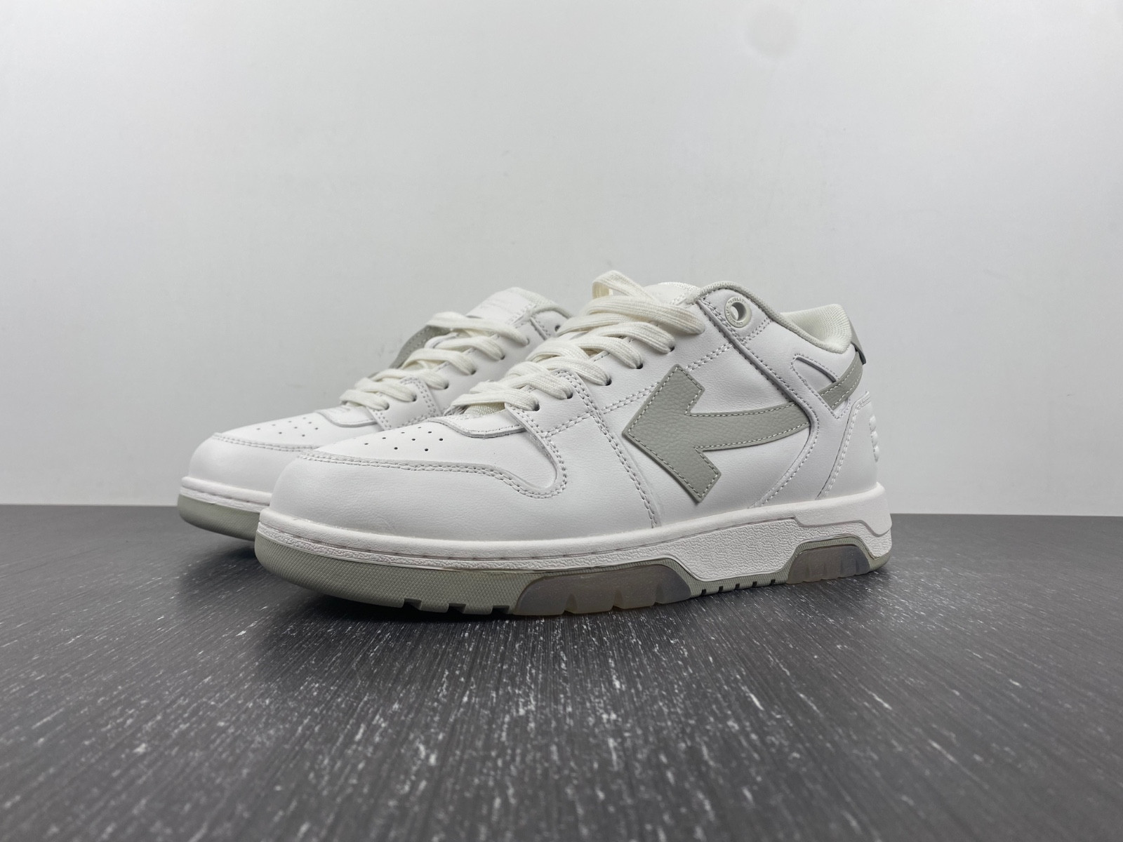 Off-White c/o Virgil Abloh