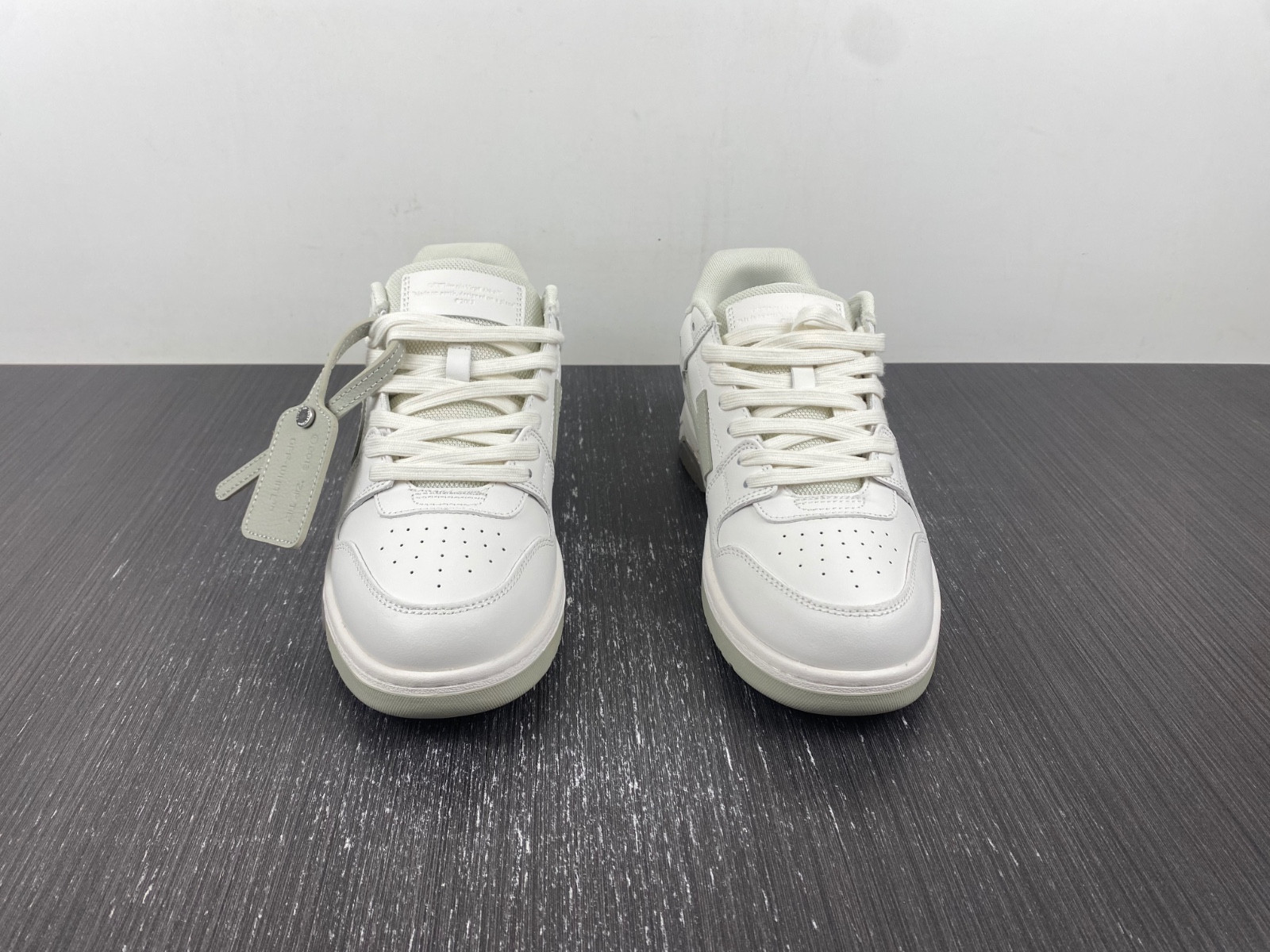 Off-White c/o Virgil Abloh