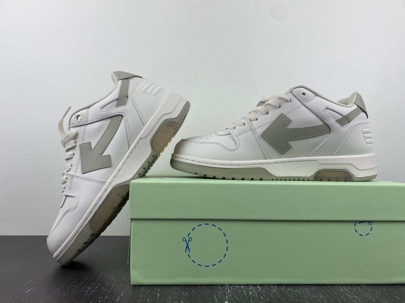 Off-White c/o Virgil Abloh