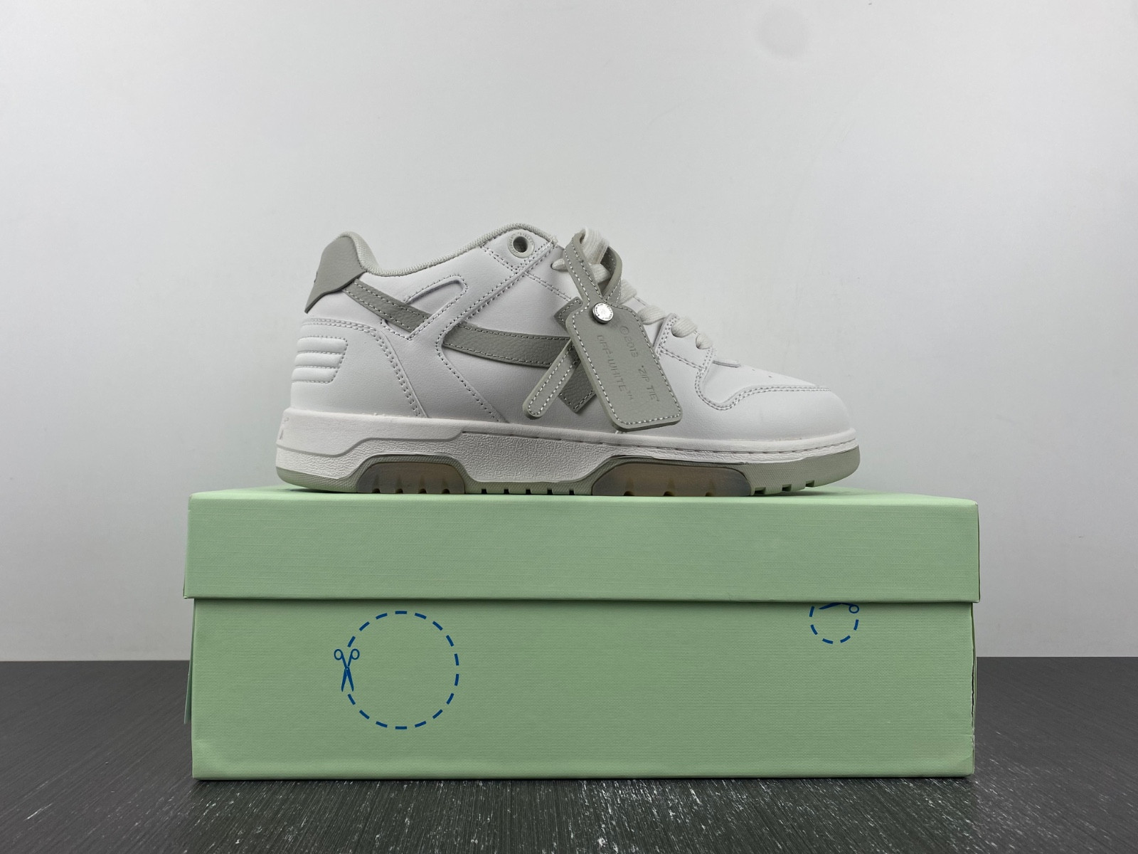 Off-White c/o Virgil Abloh