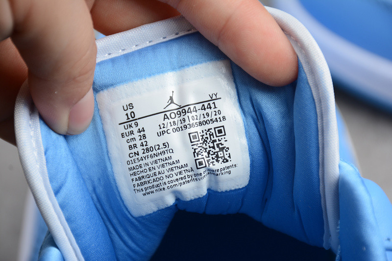 AIR JORDAN 1 UNC AO9944-441
