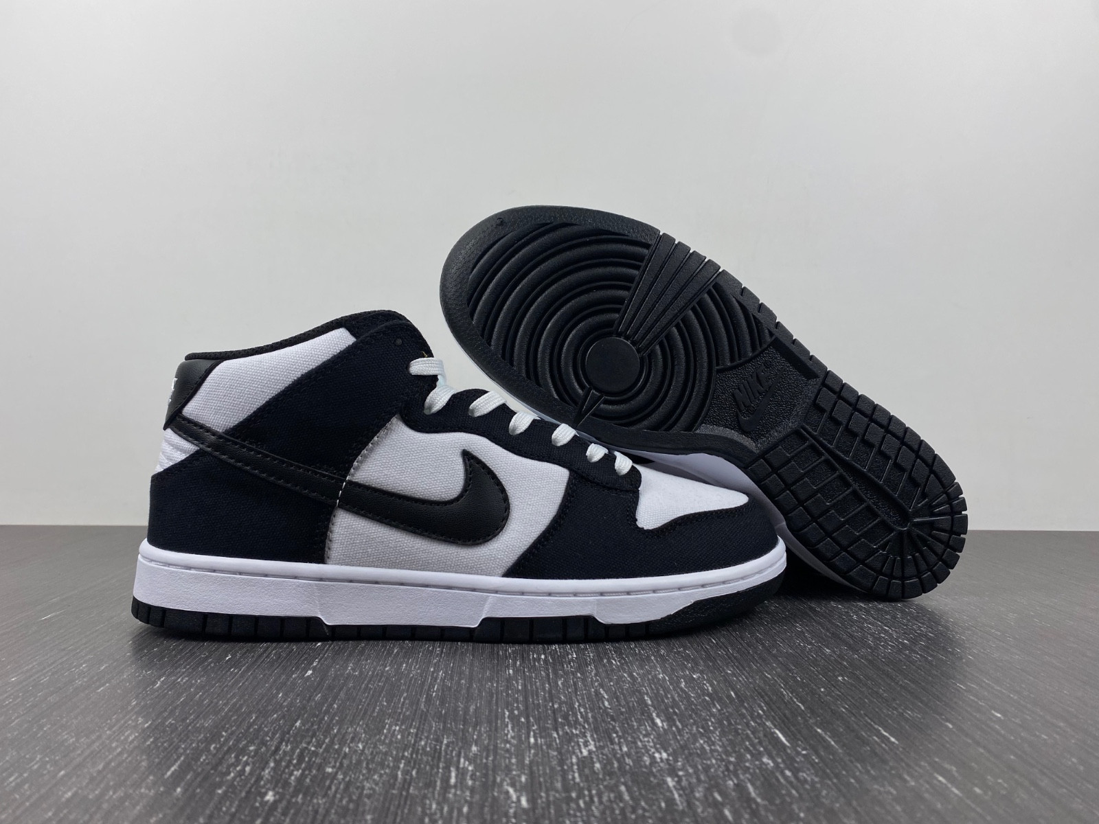 Nike Dunk High SE World Champs DR9512-001
