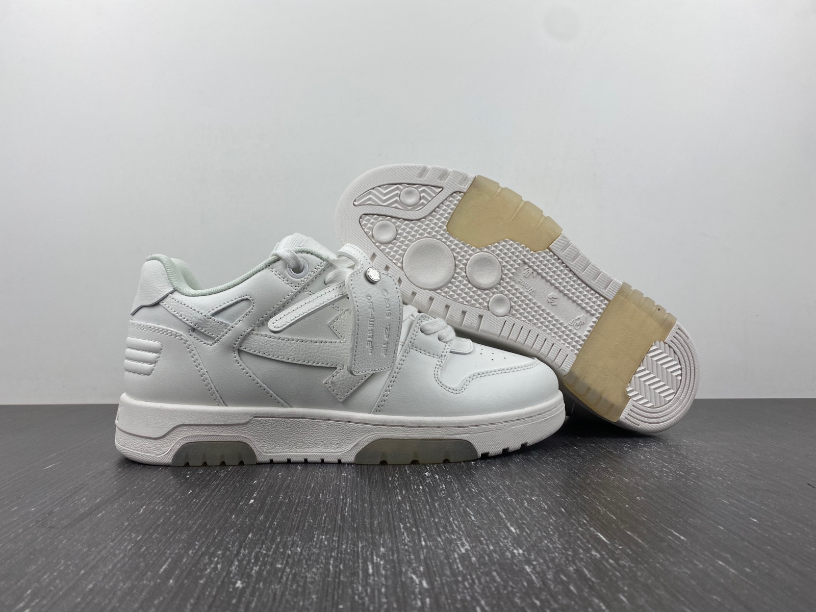 Off-White c/o Virgil Abloh