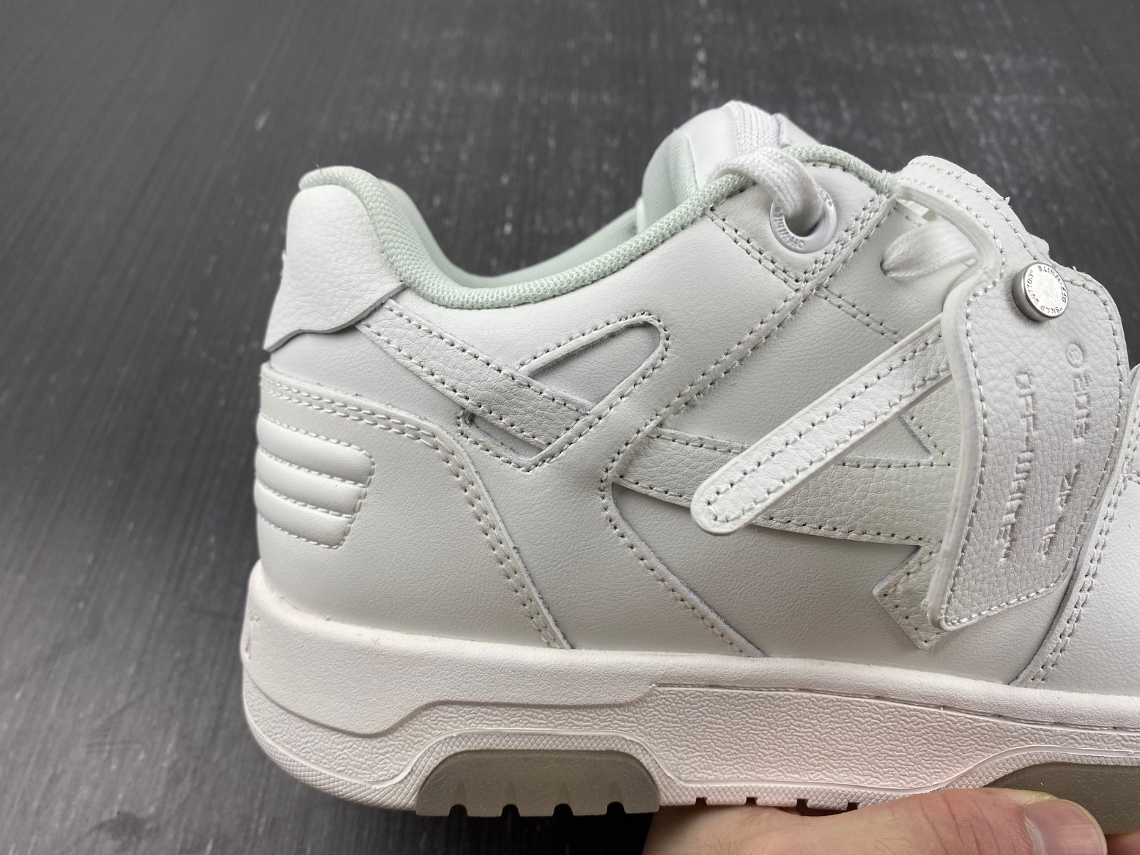 Off-White c/o Virgil Abloh