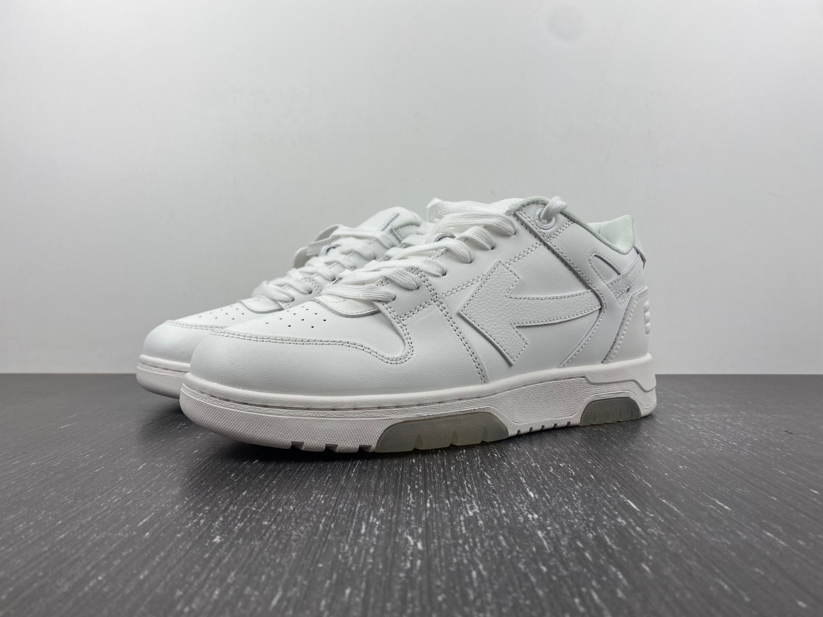 Off-White c/o Virgil Abloh
